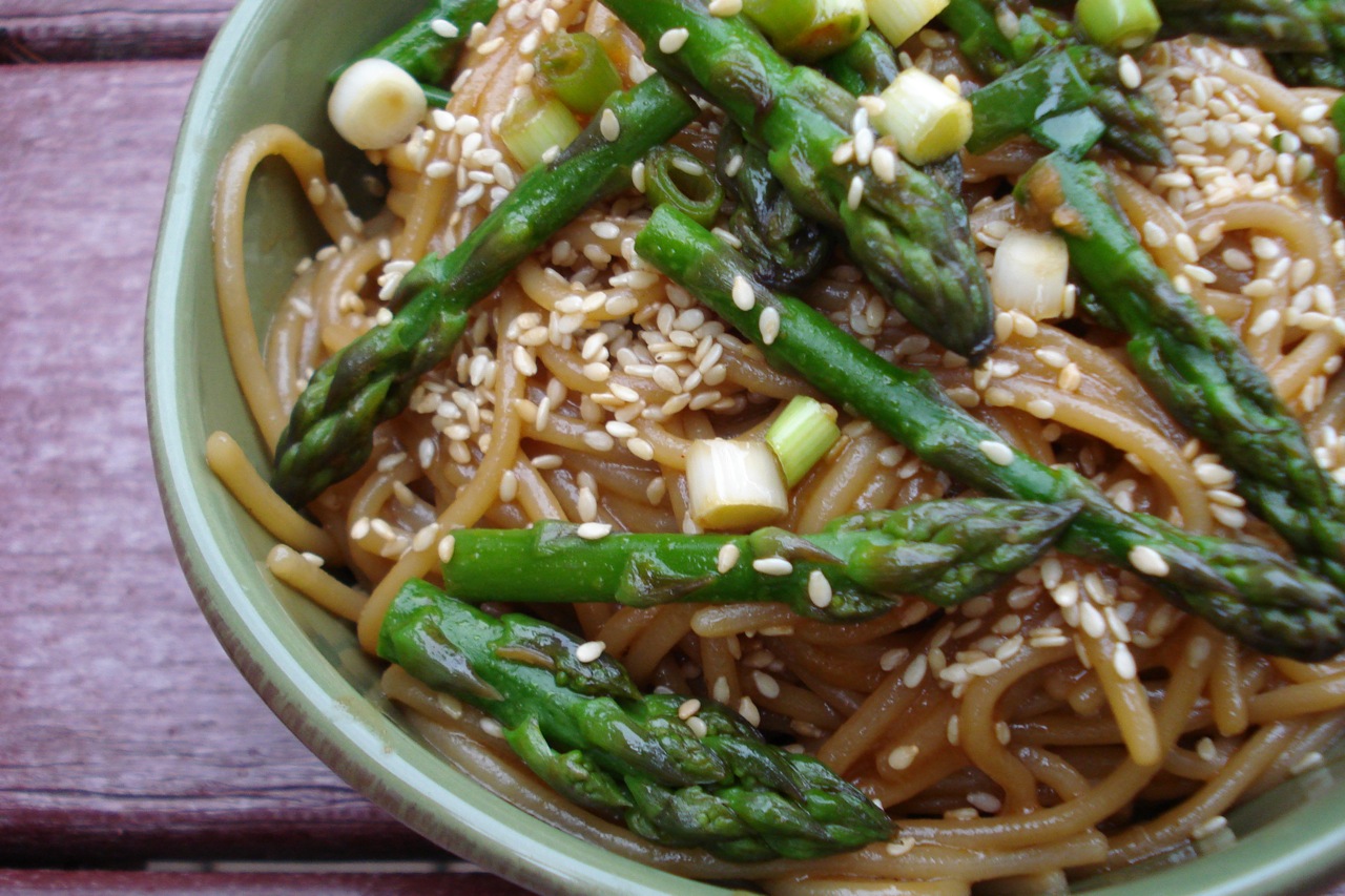 Sesame Asparagus & Noodles